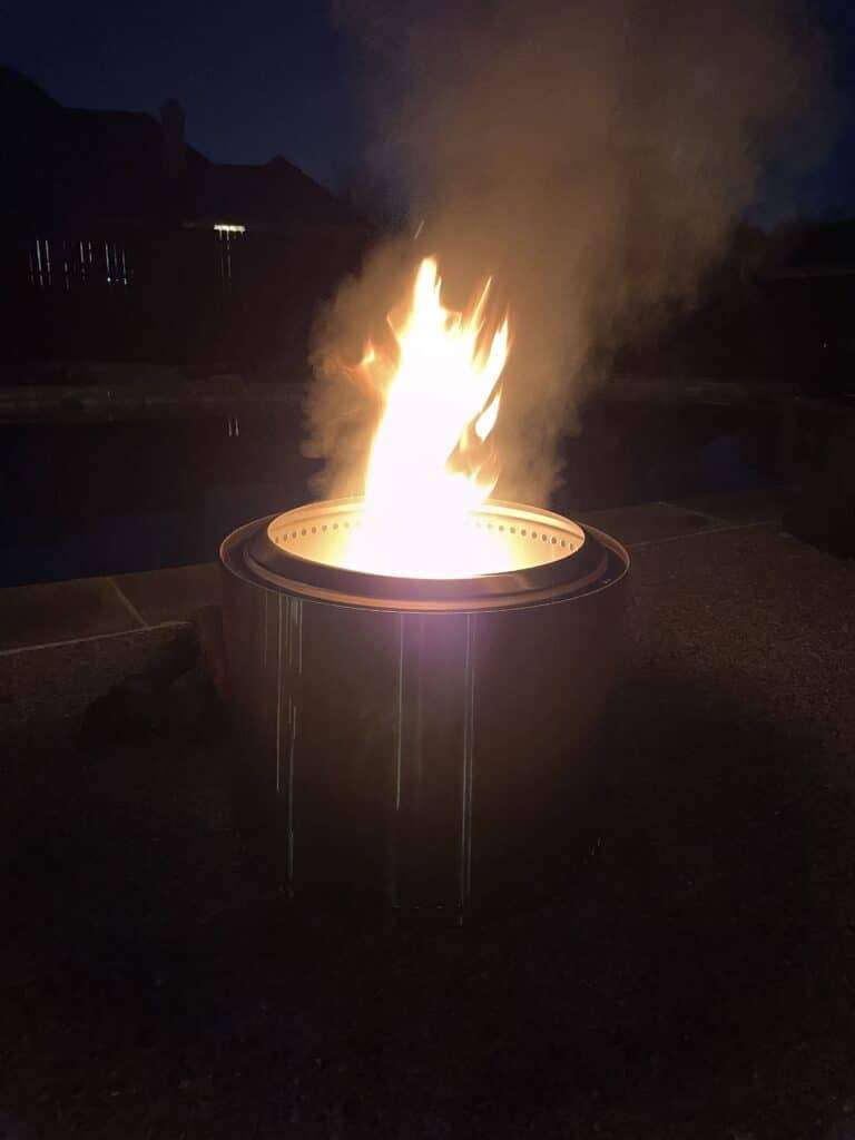 Solo Bonfire 2.0 wood burning stove burns wood efficiently.