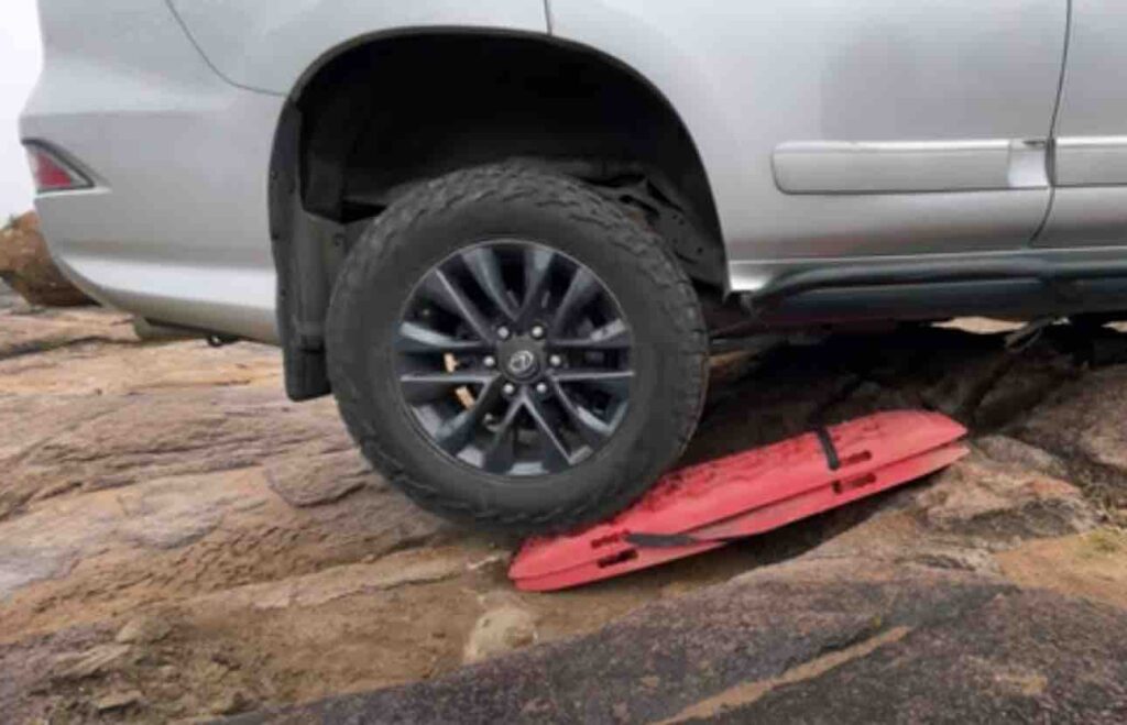Lexus GX460 Stuck Using Traction Board for Recovery