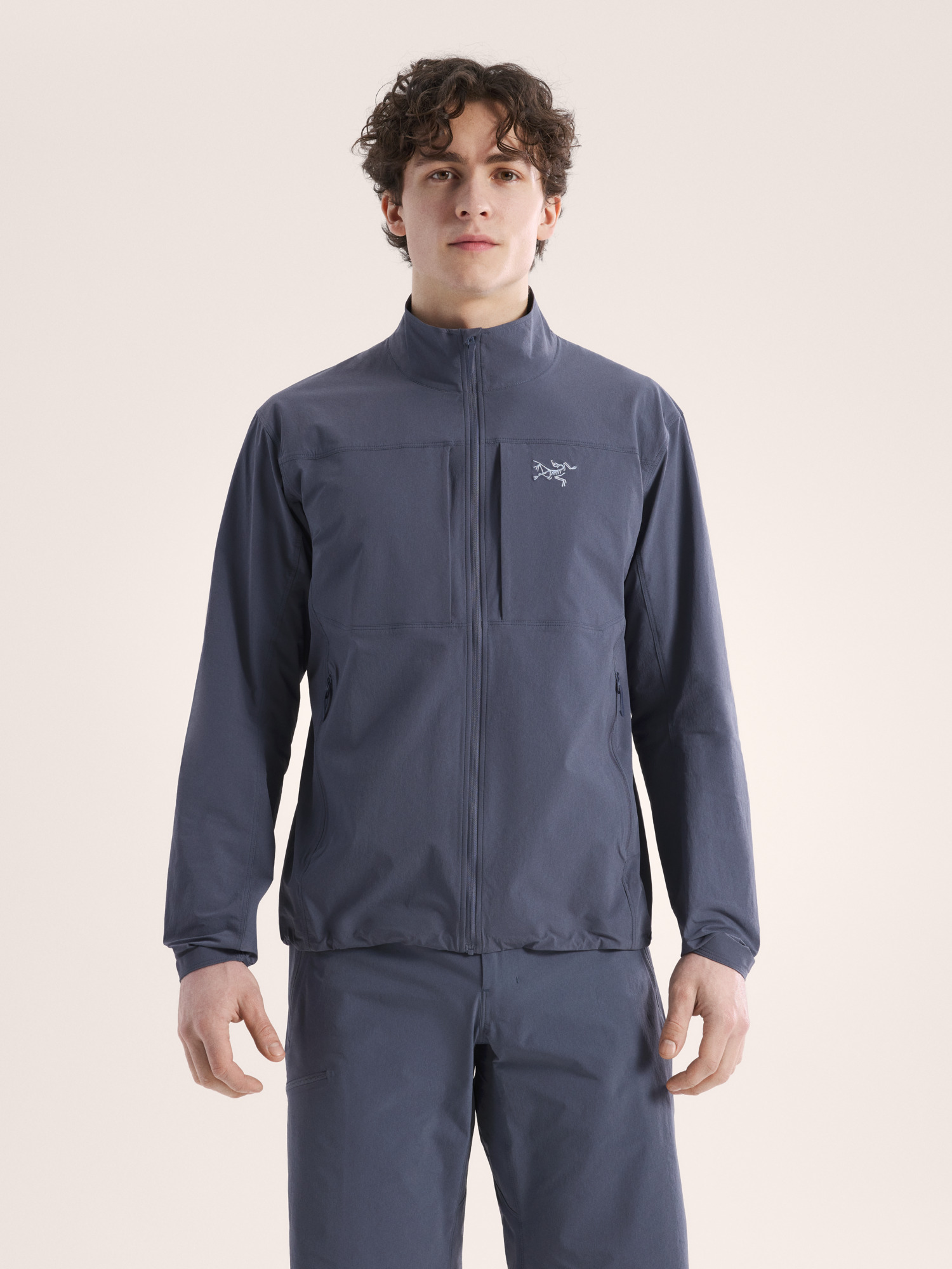A model wearing the Arc'teryx men's Gamma Lightweight Jacket in Dark Stratus.